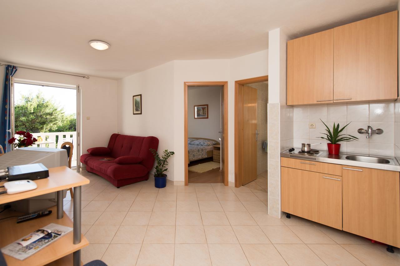 Sun House Apartments Bol Exteriér fotografie