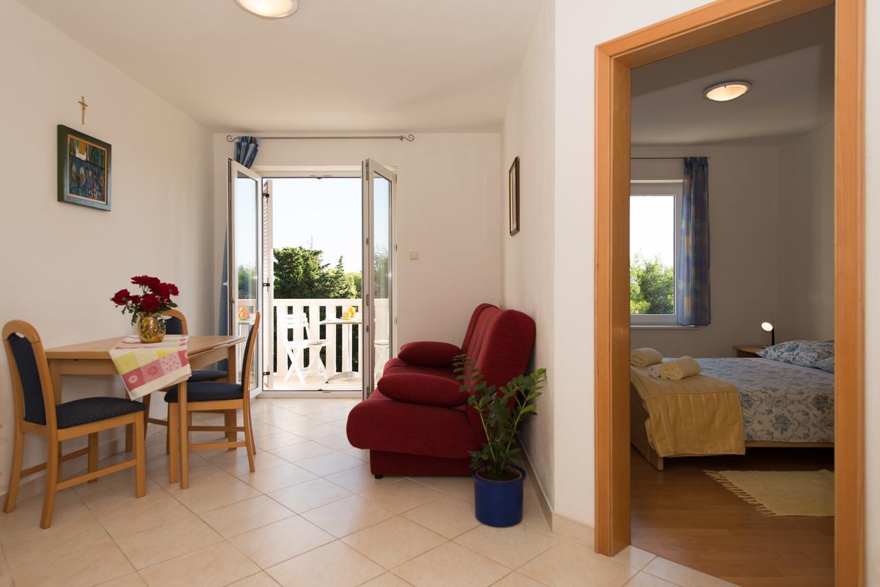 Sun House Apartments Bol Exteriér fotografie