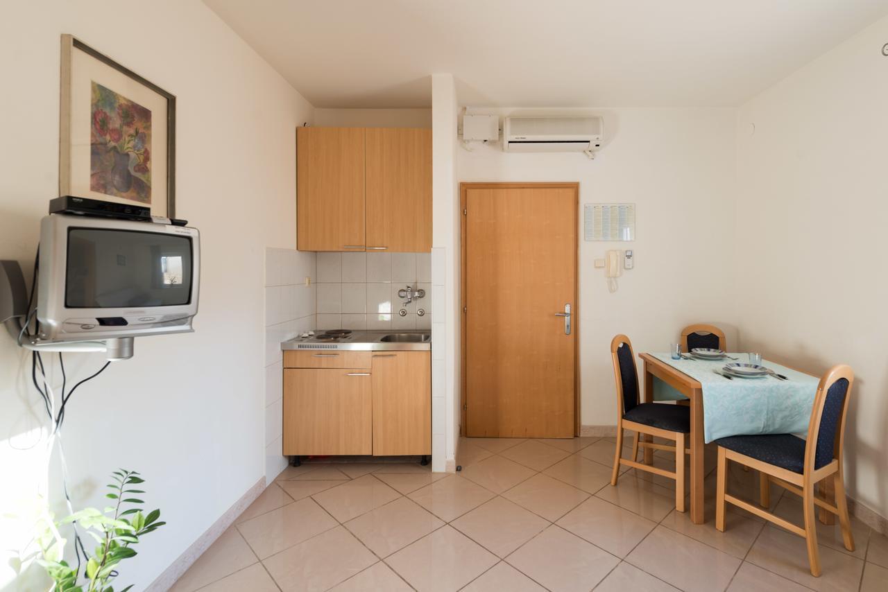 Sun House Apartments Bol Pokoj fotografie